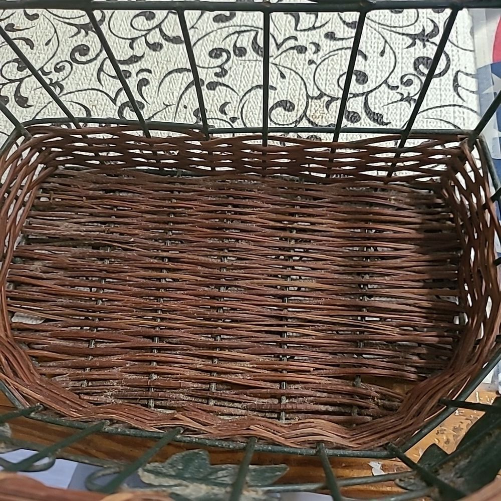 Wicker and Metal Basket - Picture 2 of 8